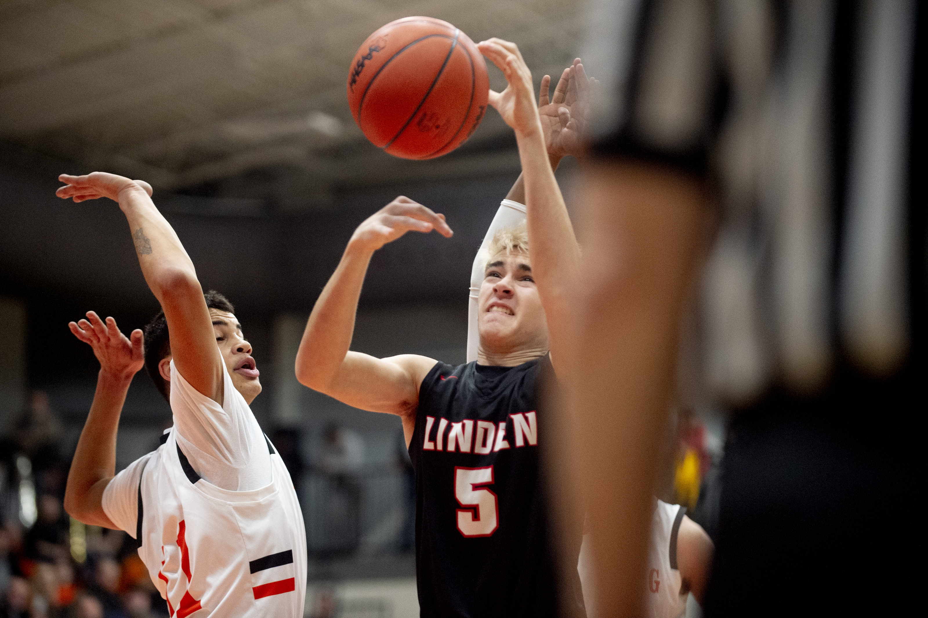 Linden boys basketball defeats Flushing 49-33 - mlive.com