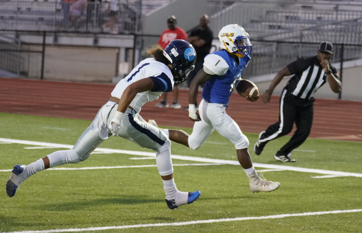 Mae Jemison runs away with victory over LeeHuntsville