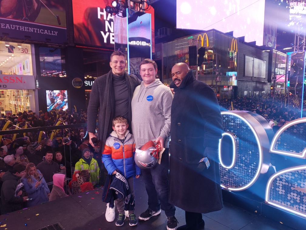 New England Patriots Legend Rob Gronkowski Grants Wish To Massachusetts Teen Masslive Com