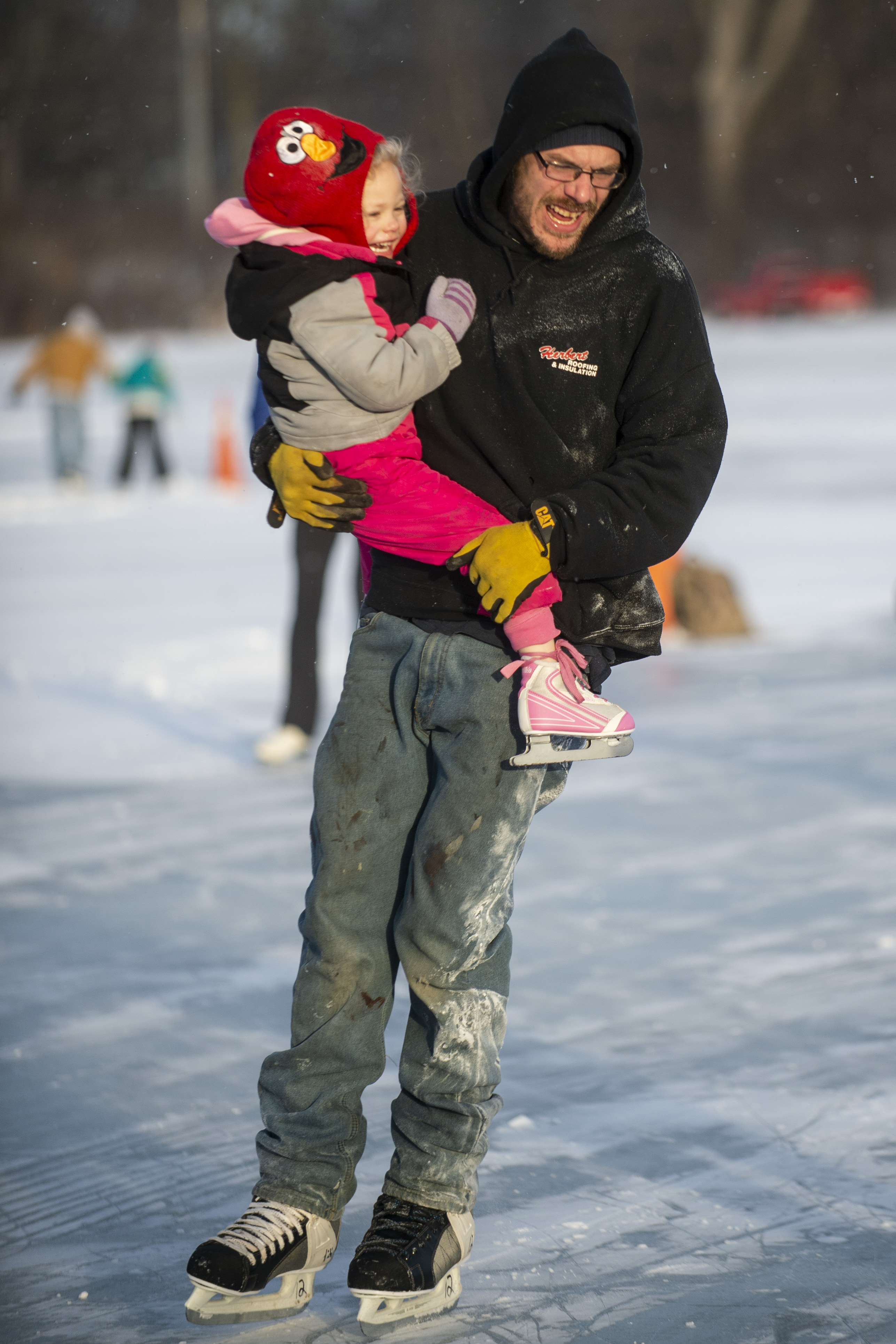 Saginaw community members enjoy Night Skate event at Hoyt Park despite