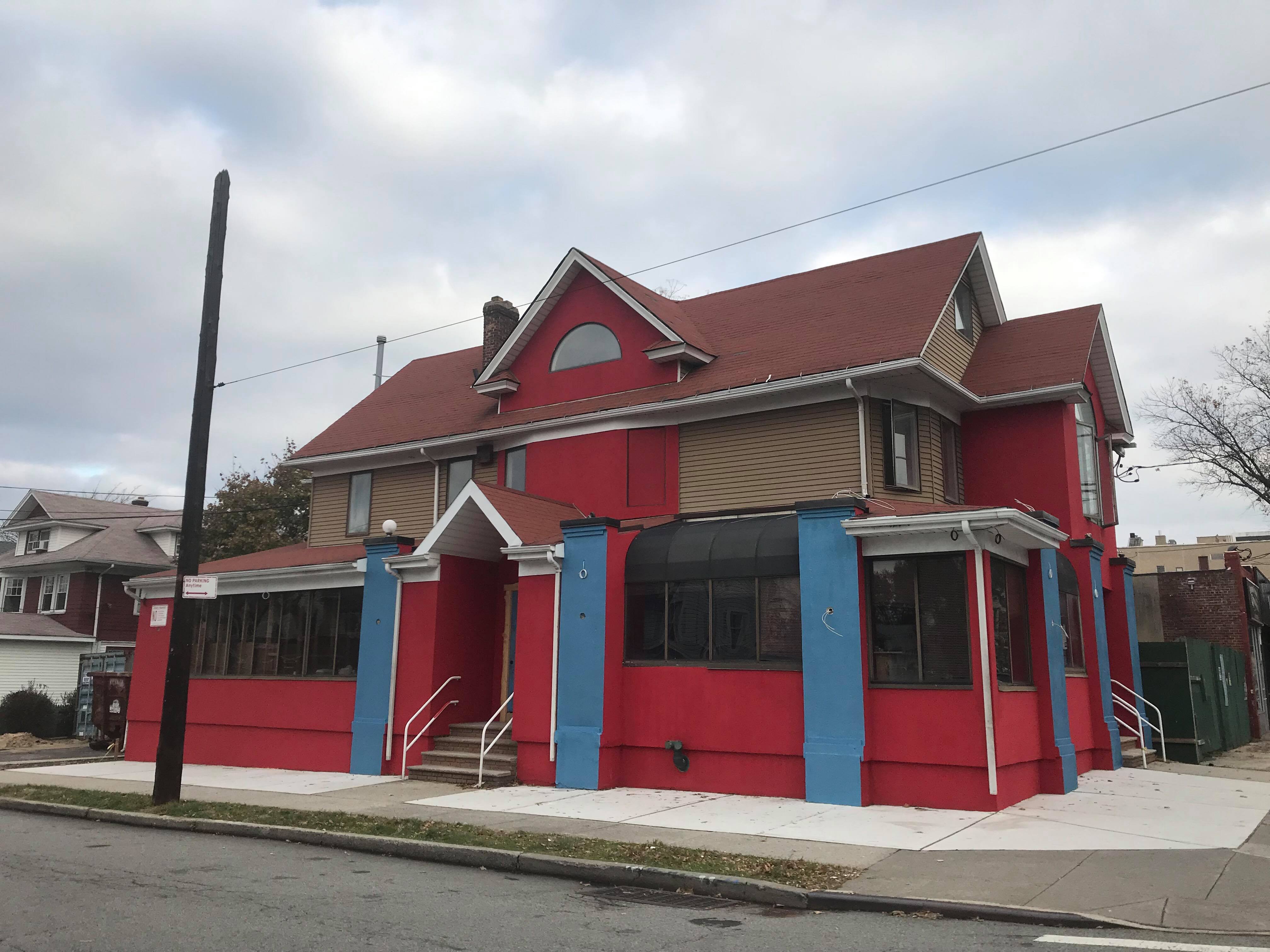 whats the red and blue restaurant opening on forest avenue red and