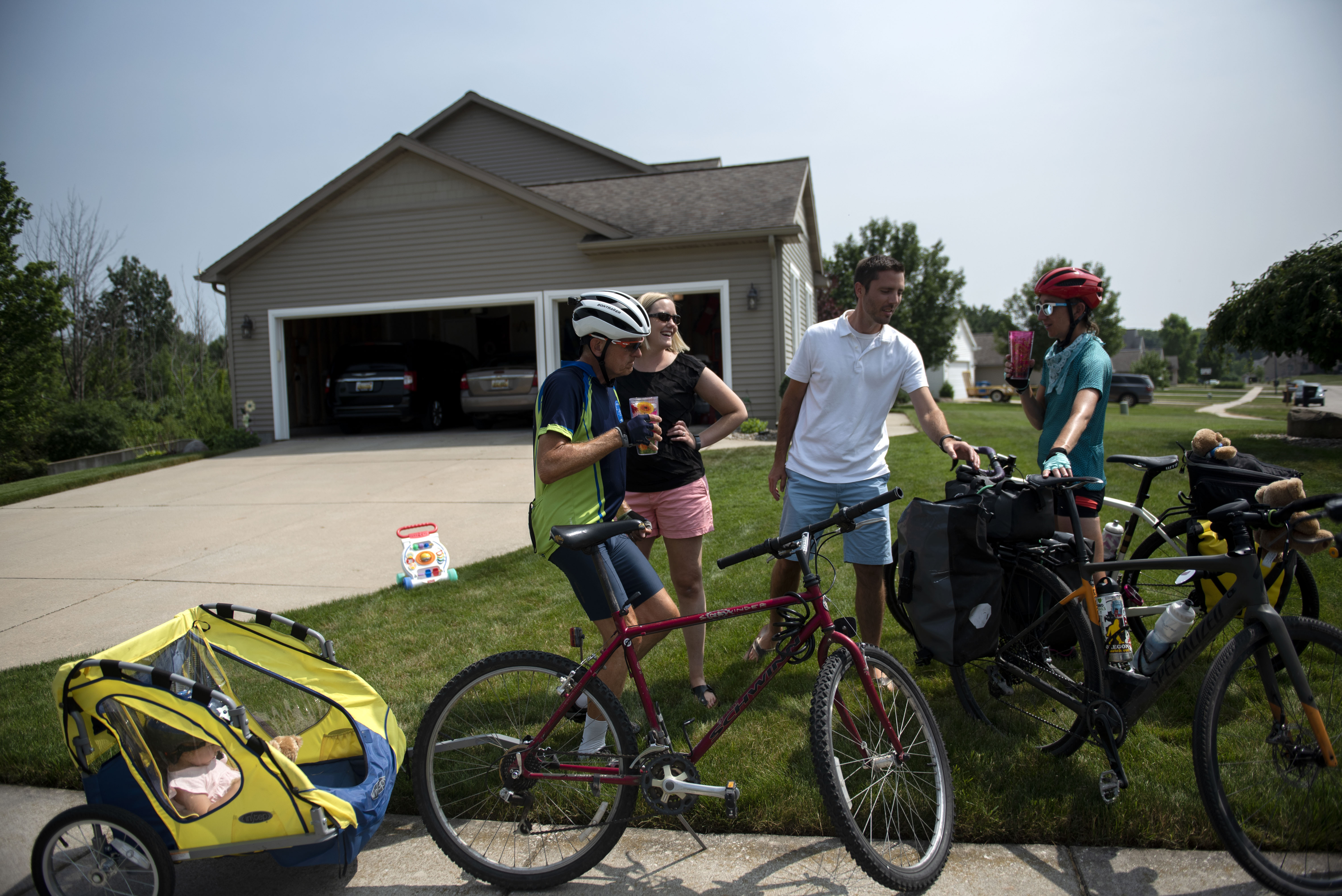 Leukemia survivor visits his bone marrow donor on a cross country bike ...
