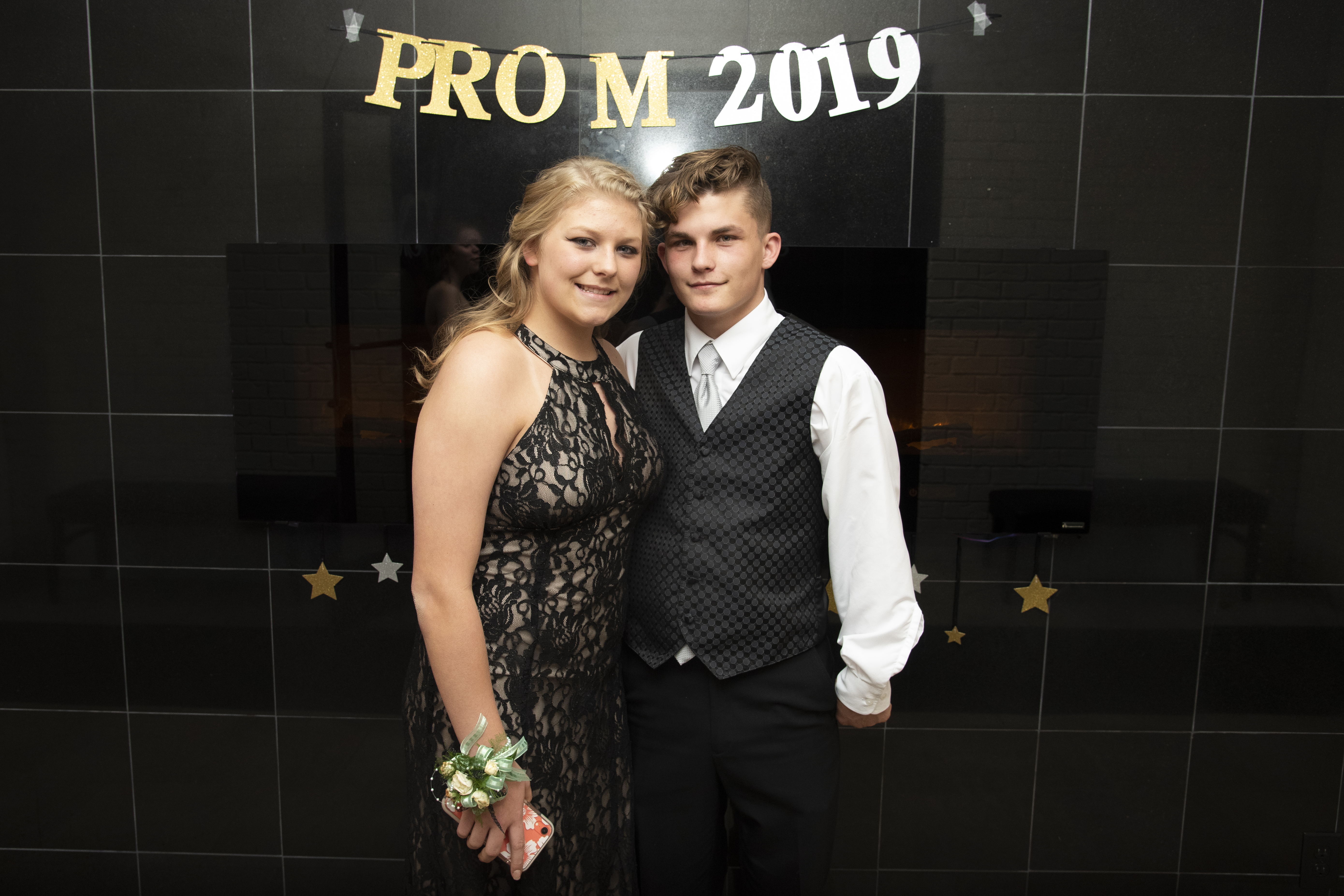 Vicksburg goes to prom 2019 with Golden Age theme - mlive.com