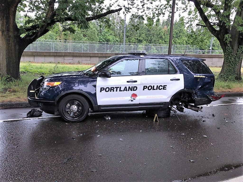 2 Police Officers Injured In Se Portland Crash Oregonlive Com