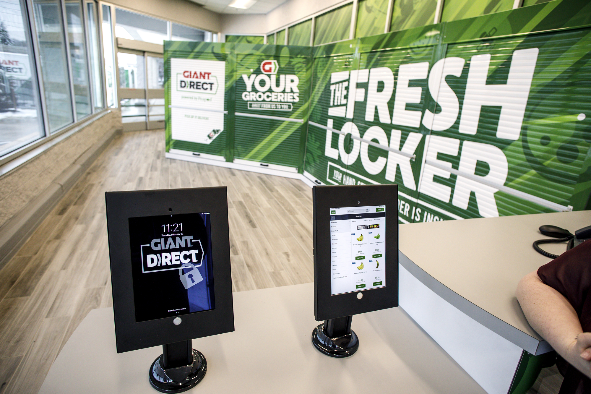e-commerce hub combines Peapod delivery 
