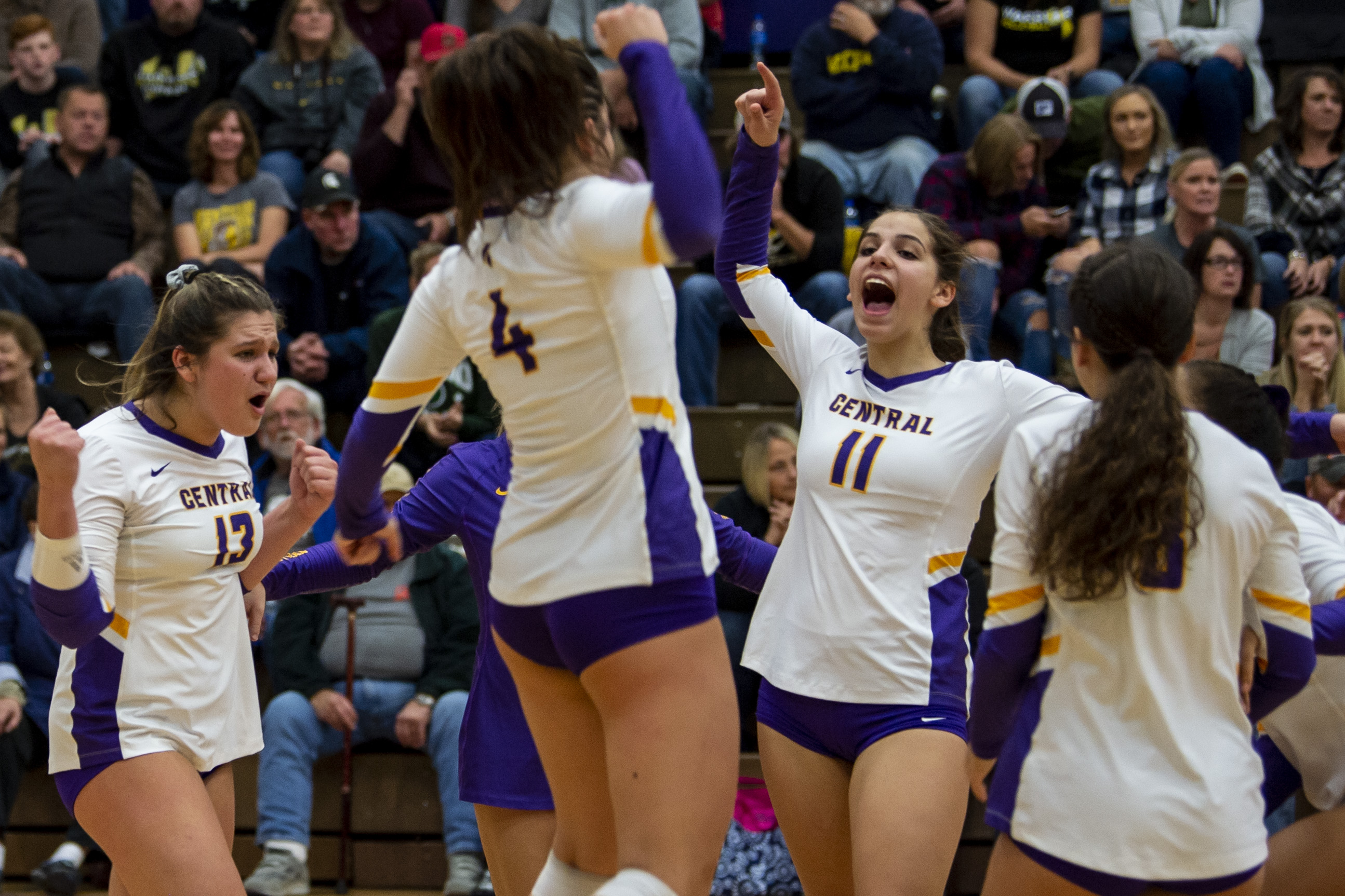 Bay City Central volleyball hosts and defeats Bay City Western - mlive.com
