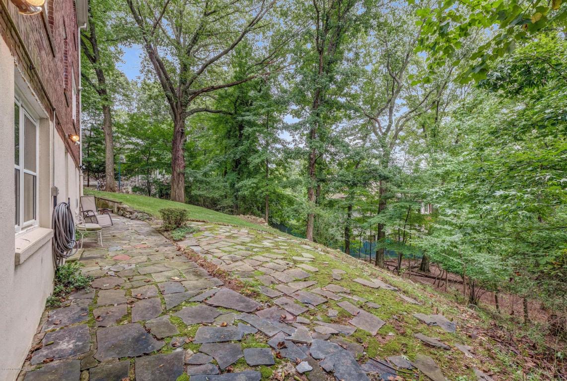 Staten Island Home of the Week Colonial, Todt Hill, 1.5M