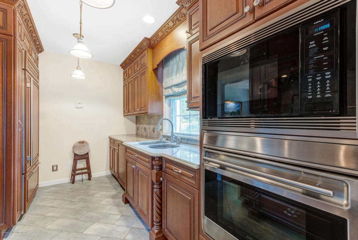 Staten Island Home of the Week Colonial, Todt Hill, 1.5M