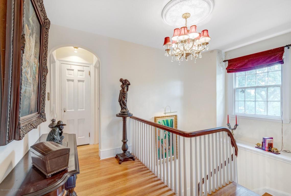 Staten Island Home of the Week Colonial, Todt Hill, 1.5M