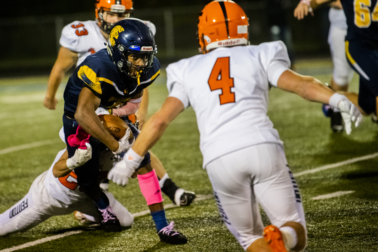 Fenton defeats Goodrich 4221, claims inaugural Metro League football