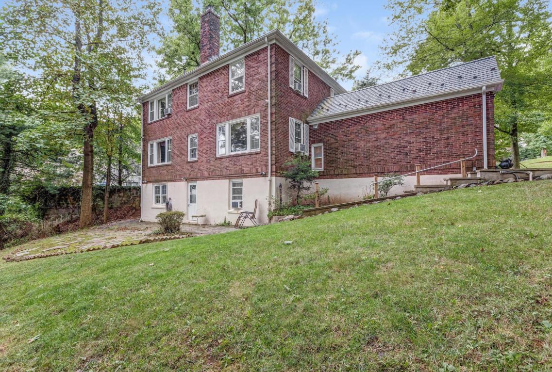 Staten Island Home of the Week Colonial, Todt Hill, 1.5M