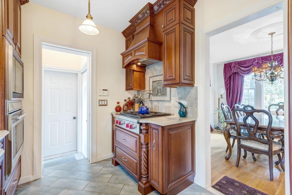 Staten Island Home of the Week Colonial, Todt Hill, 1.5M