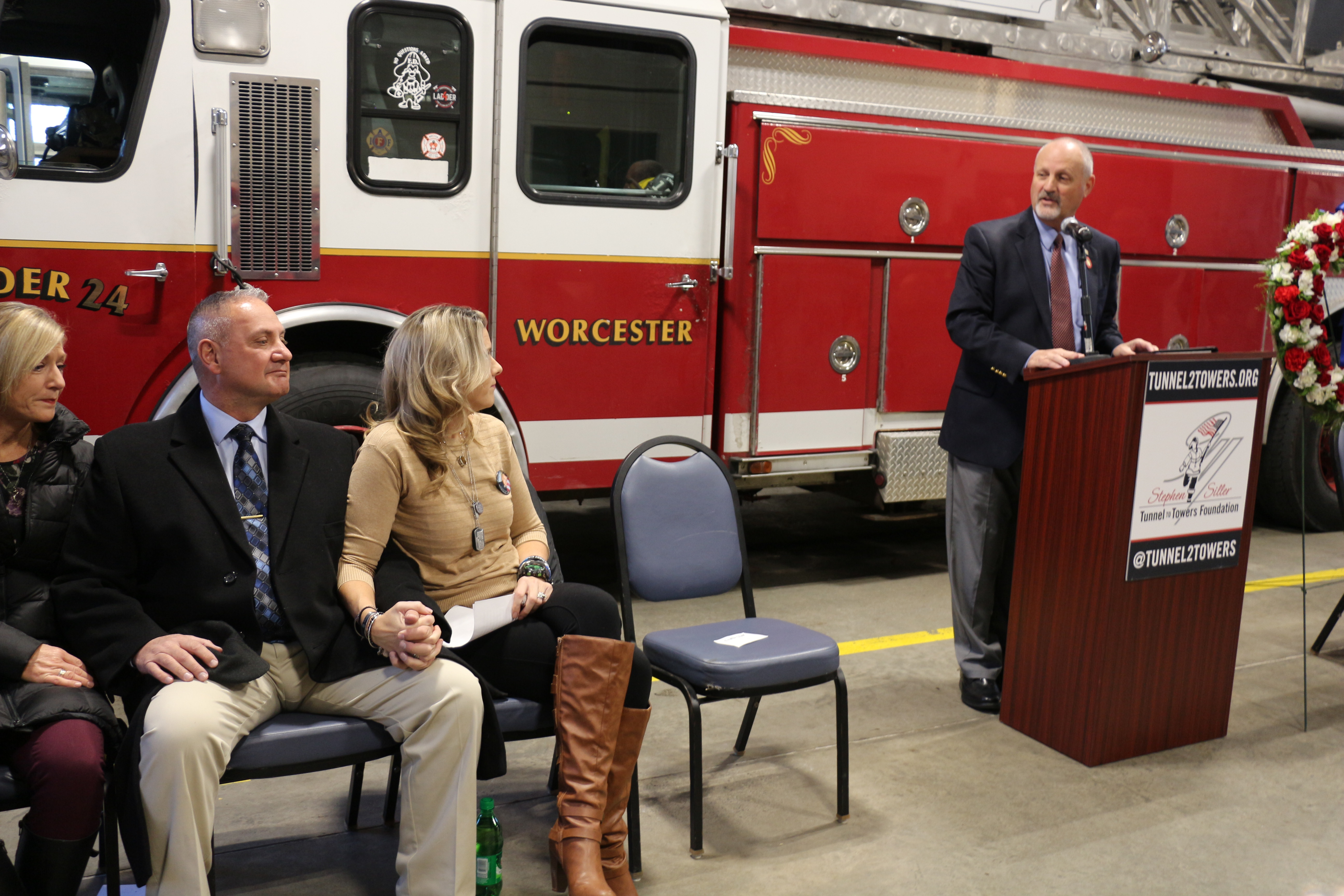 stephen-siller-tunnel-to-towers-foundation-organization-that-paid-mortgage-for-family-of-fallen-fire-lt-jason-menard-holding-19-story-climb-in-worcester-masslive-com