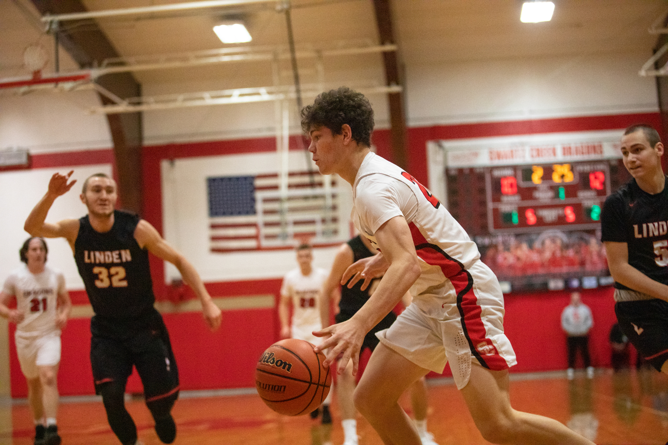 Linden boys basketball defeats Swartz Creek
