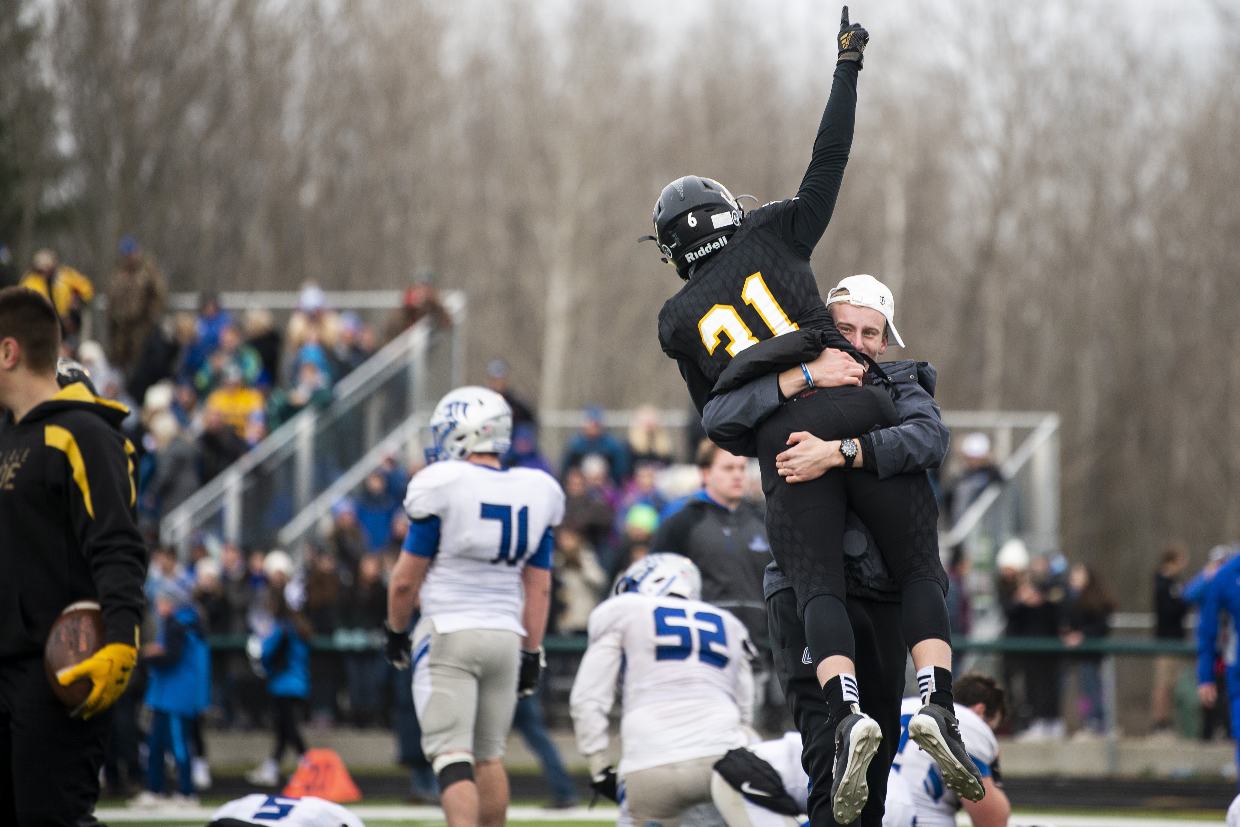 Montague football faces Glen Lake for semifinal in Clare