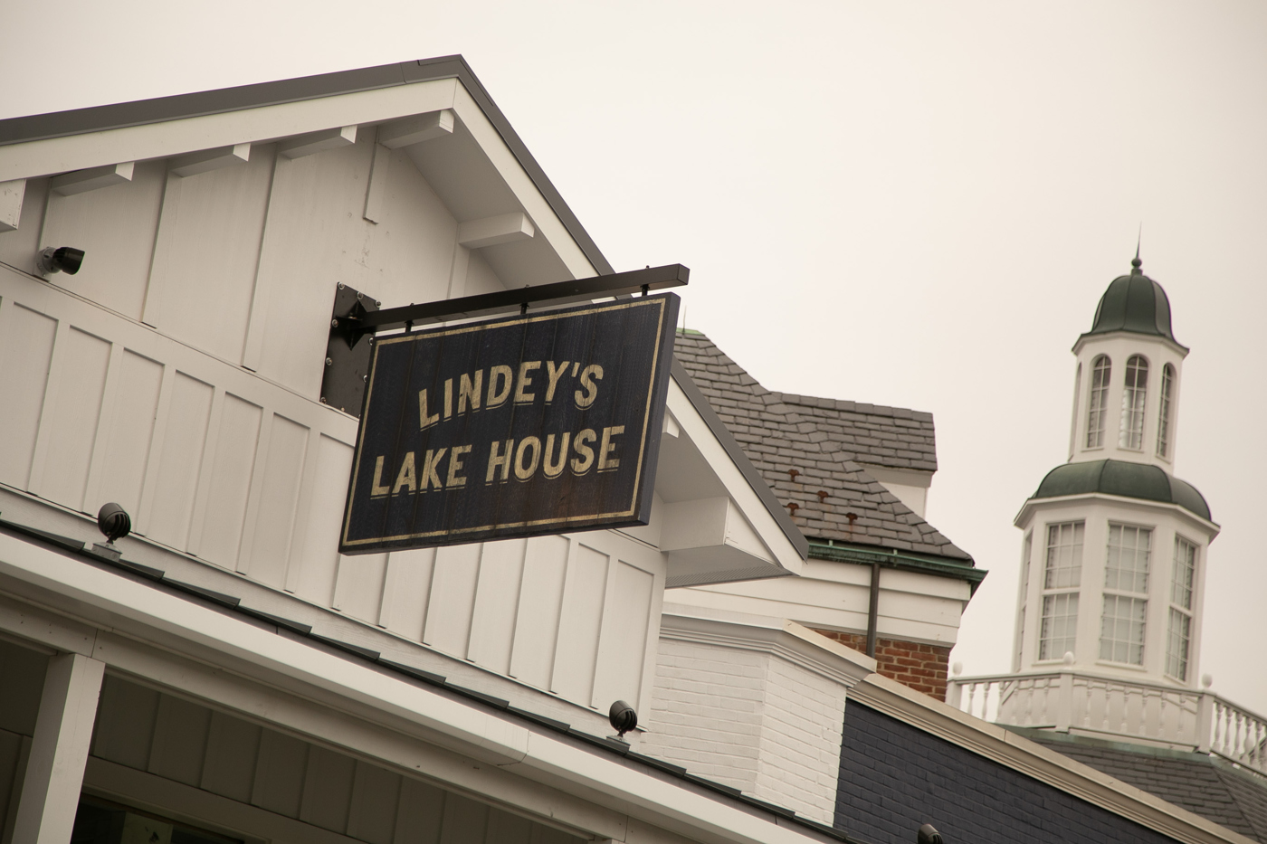 Lindey's Lake House in Beachwood
