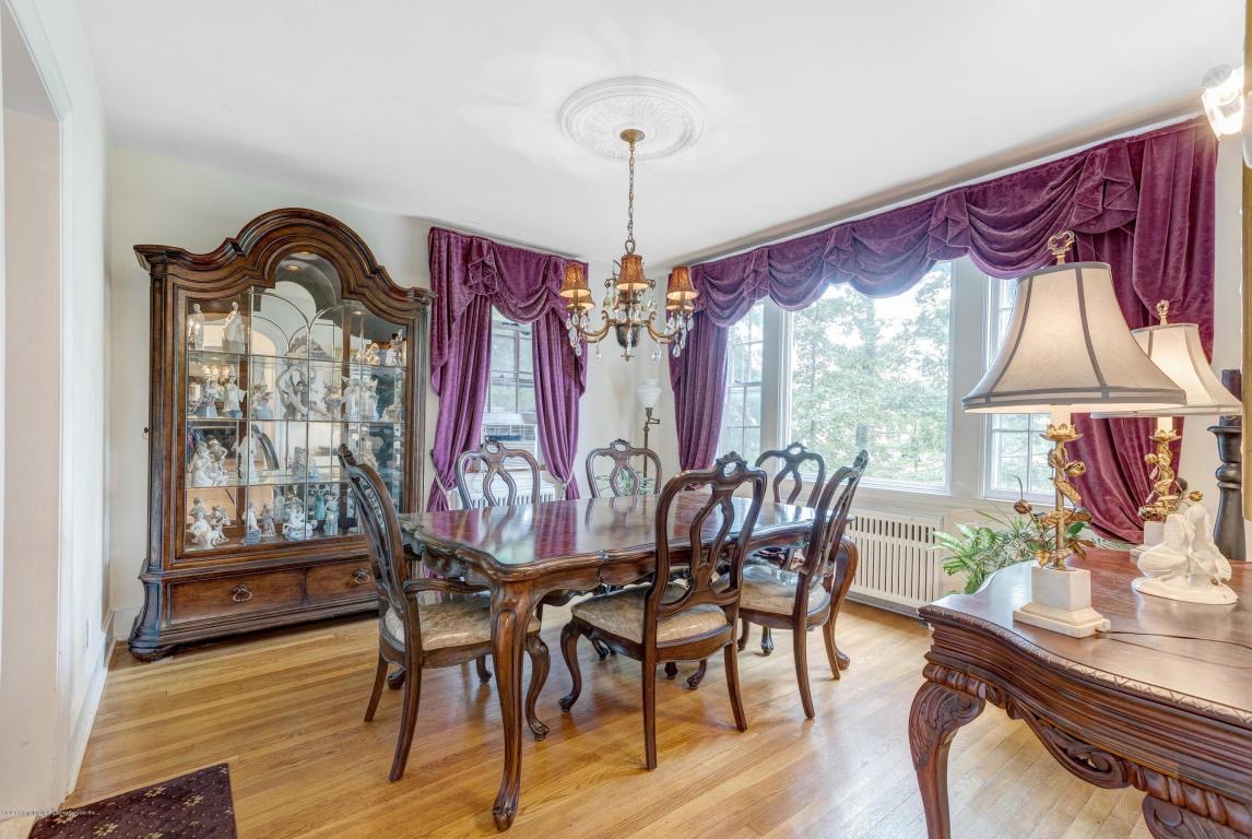 Staten Island Home of the Week Colonial, Todt Hill, 1.5M