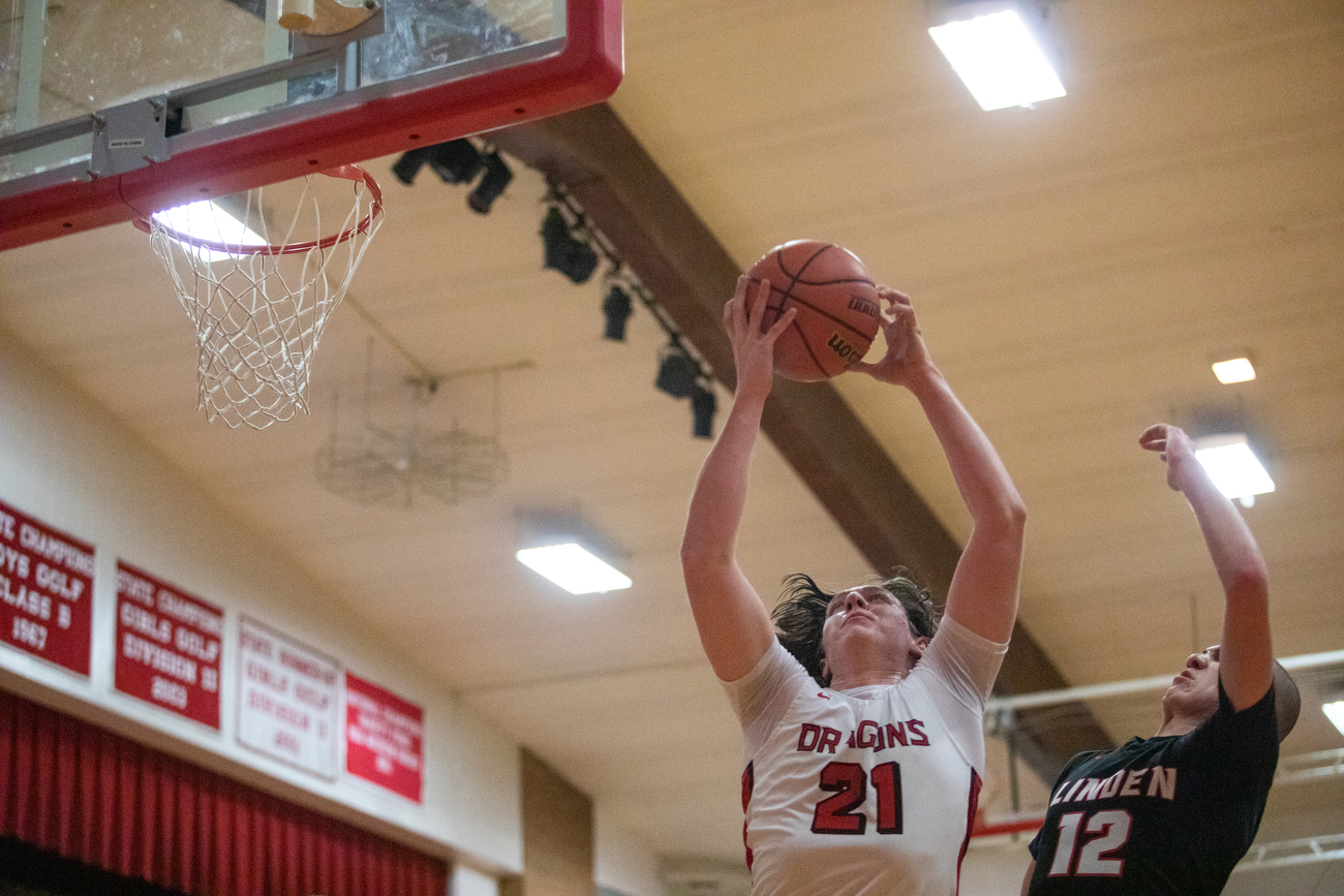 Linden boys basketball defeats Swartz Creek