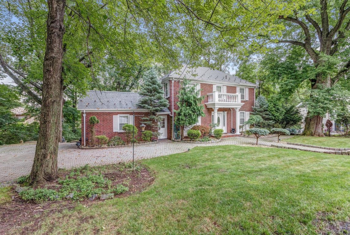 Staten Island Home of the Week Colonial, Todt Hill, 1.5M