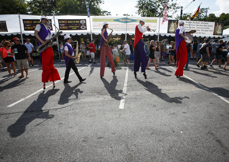 Shinbone Alley Stilt Band performs at Musikfest - lehighvalleylive.com