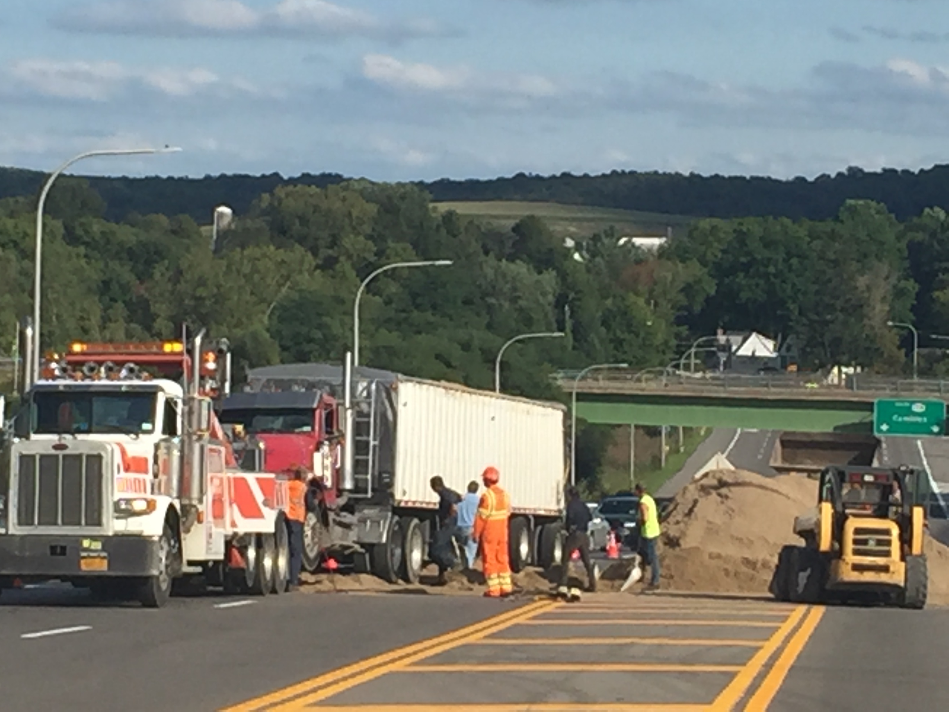 Tractor trailer overturns in Camillus, causes traffic delays - syracuse.com