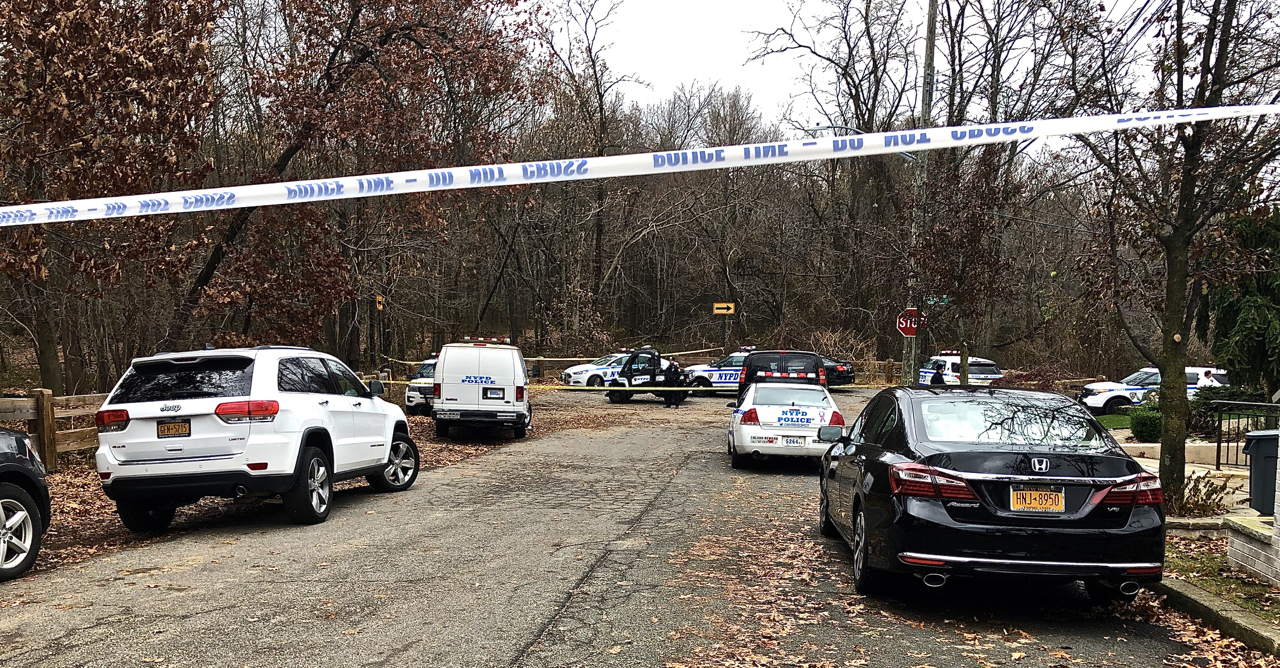 Cops search for clues in mysterious death of woman found in park ...