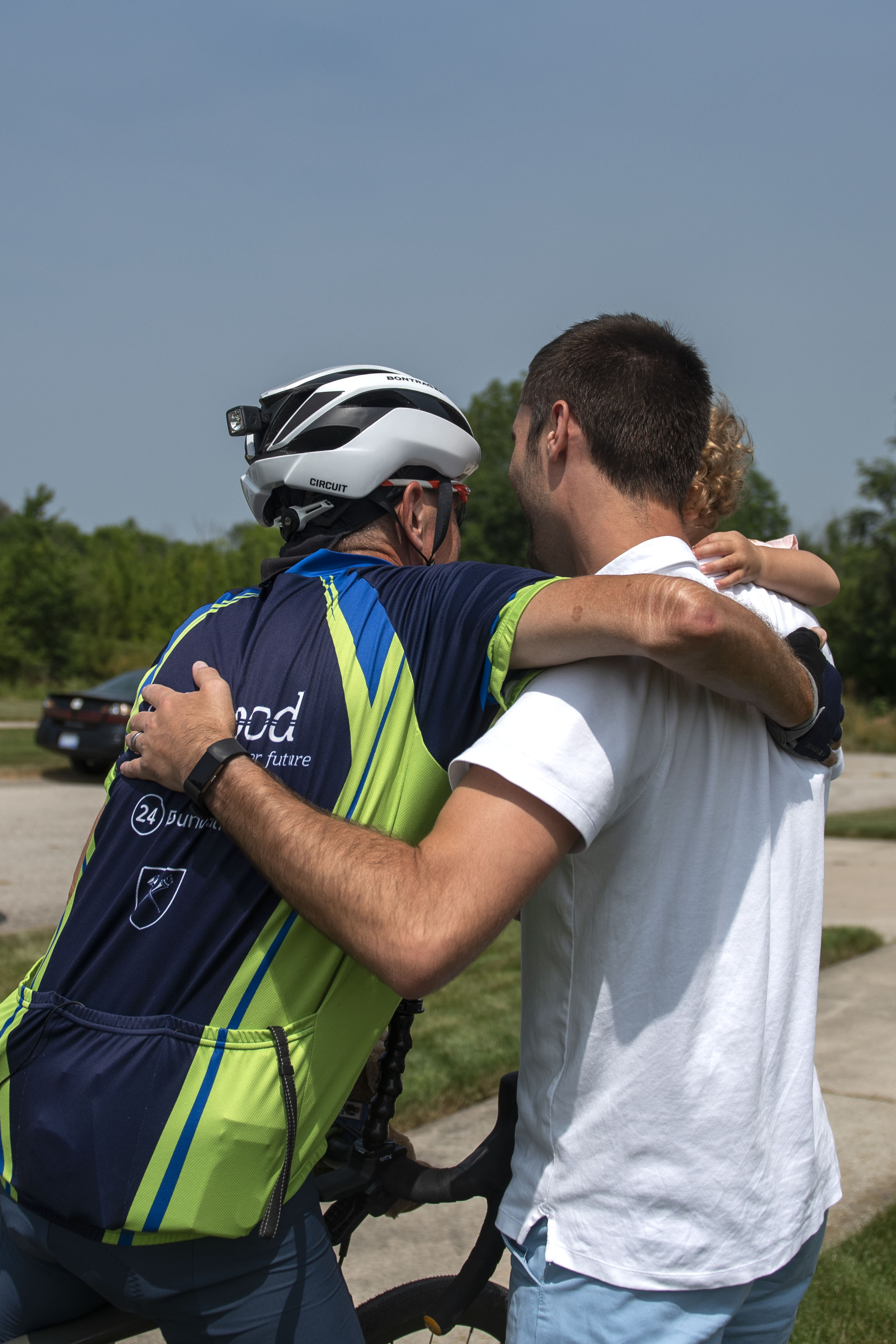 Leukemia survivor visits his bone marrow donor on a cross country bike ...