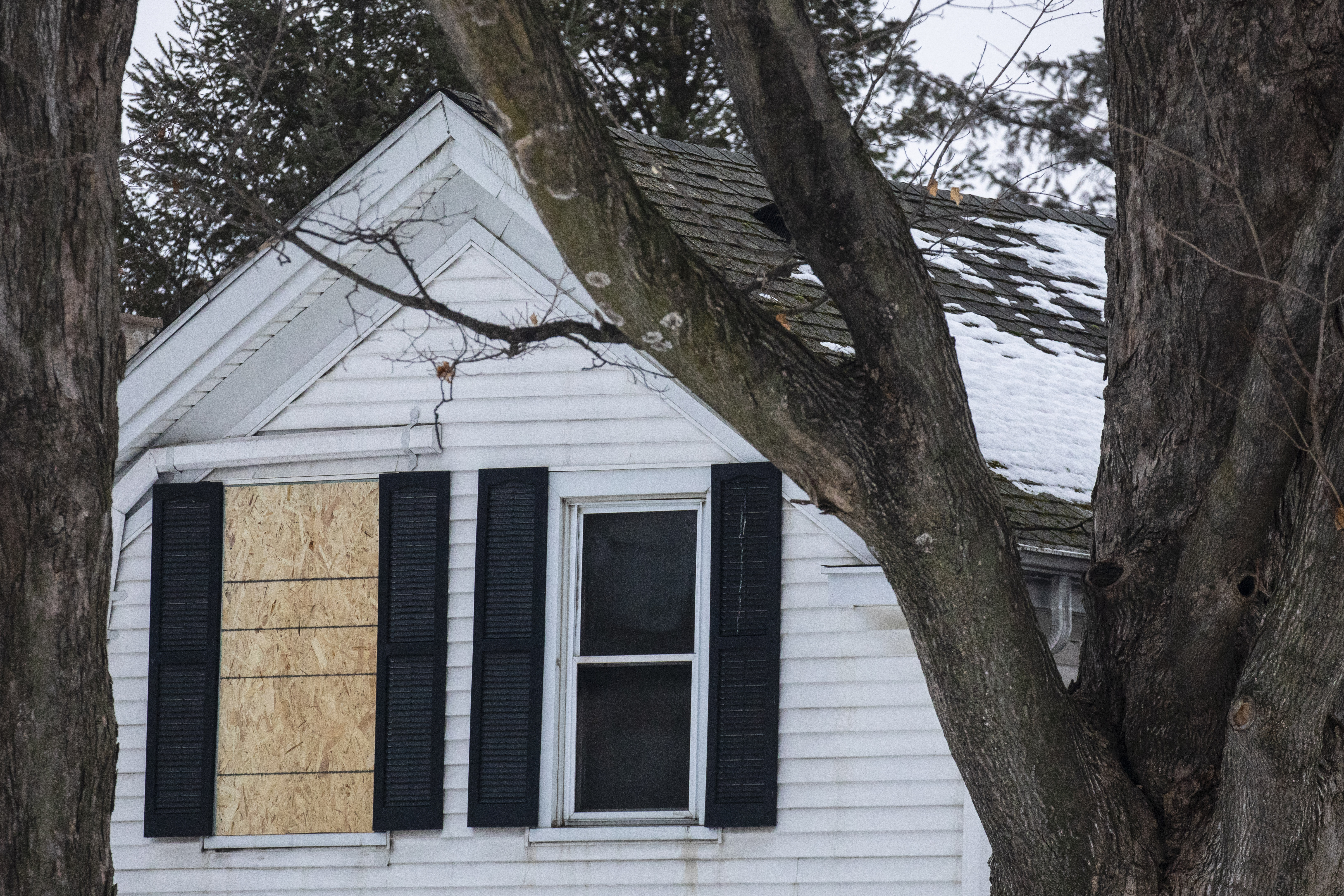 One dead in fatal house fire in Kalamazoo Township - mlive.com