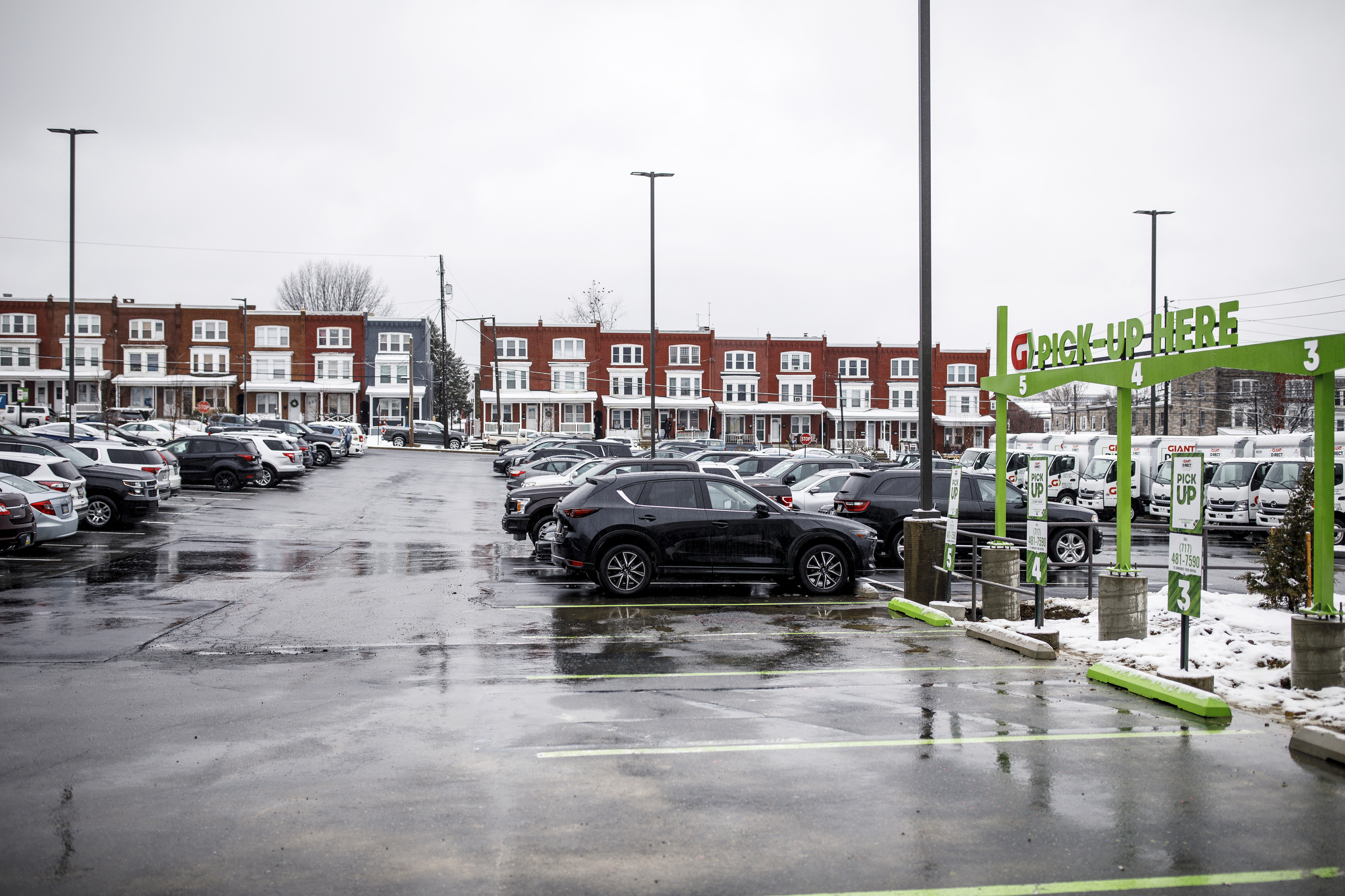 e-commerce hub combines Peapod delivery 