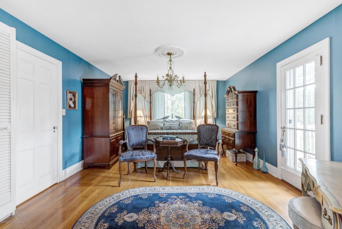 Staten Island Home of the Week Colonial, Todt Hill, 1.5M