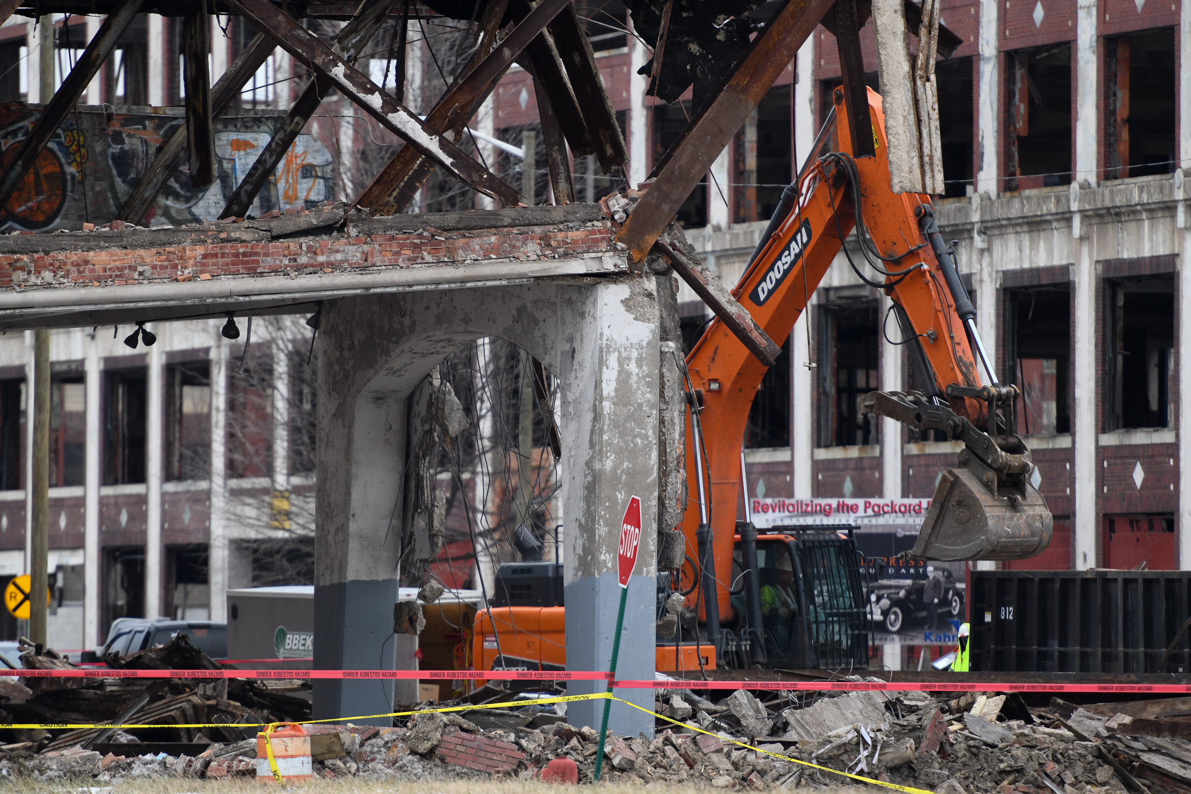 Crews clear debris of historic Packard Plant bridge that collapsed into ...