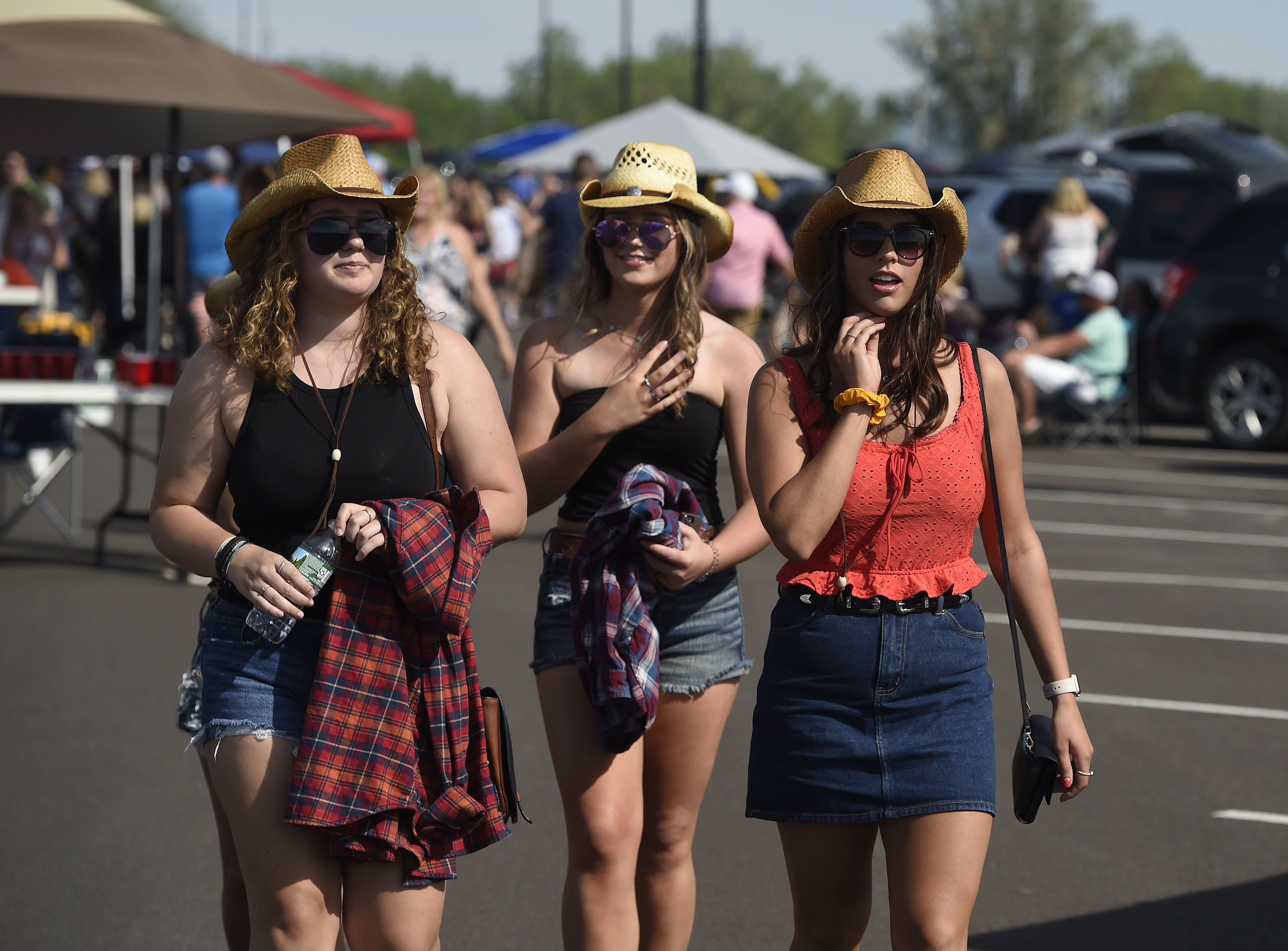 zac brown band concert outfit