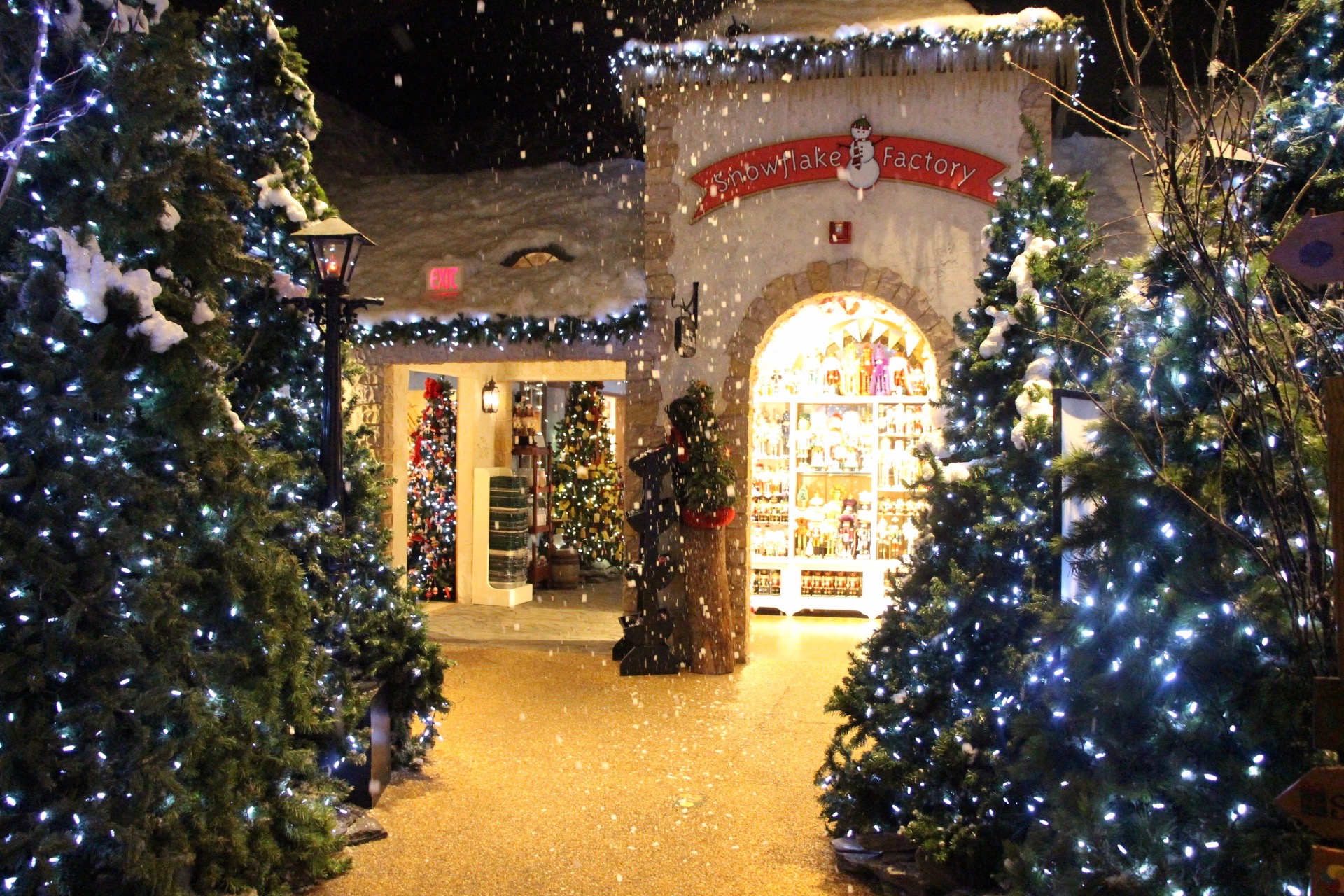 'The Scenter of the Universe' A look inside Yankee Candle Village