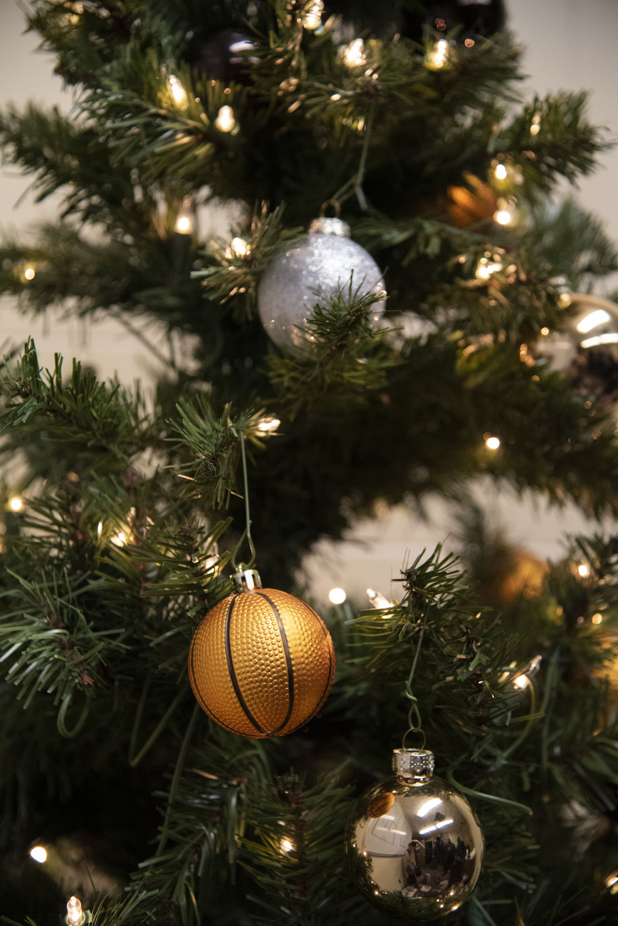 Ypsilanti basketball coaches surprise players with Christmas gifts