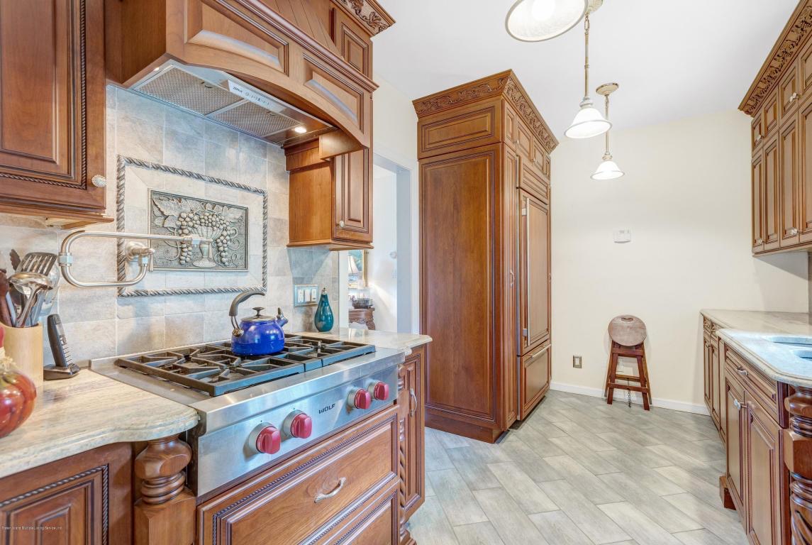 Staten Island Home of the Week Colonial, Todt Hill, 1.5M