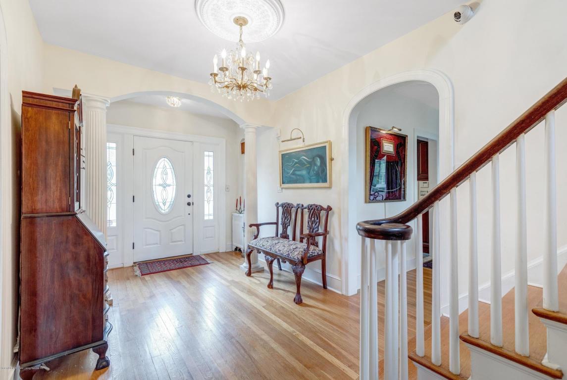 Staten Island Home of the Week Colonial, Todt Hill, 1.5M