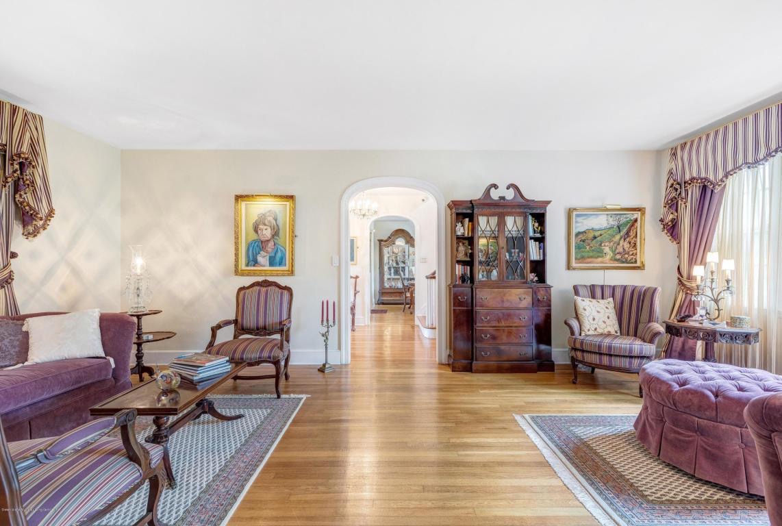 Staten Island Home of the Week Colonial, Todt Hill, 1.5M