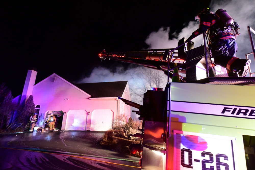 2 hurt in Raritan Township fire