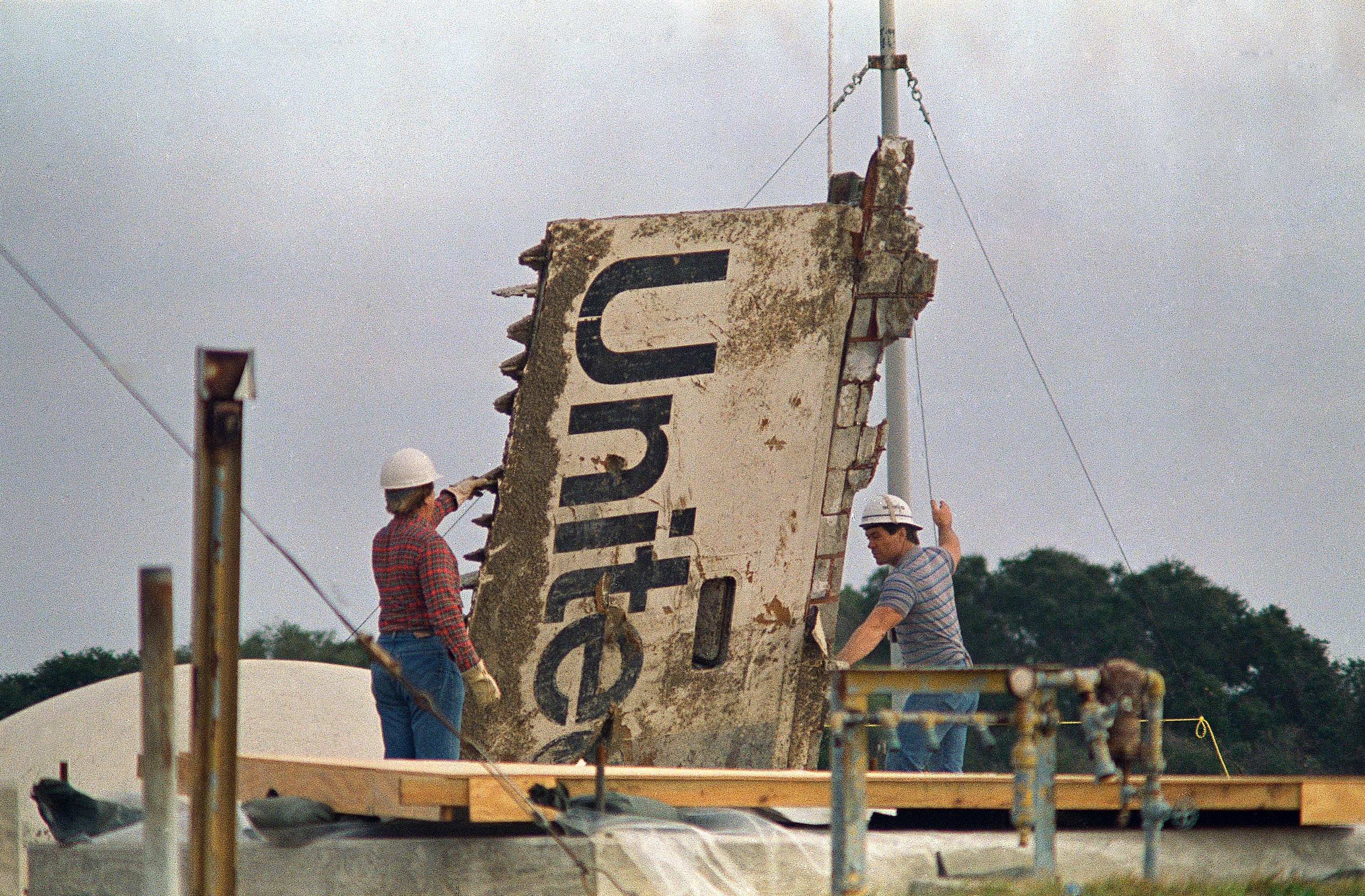We Mourn Seven Heroes The Space Shuttle Challenger Tragedy In