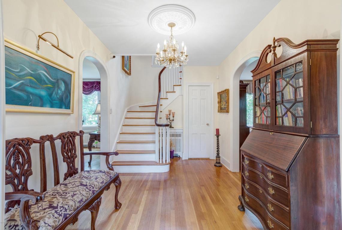 Staten Island Home of the Week Colonial, Todt Hill, 1.5M