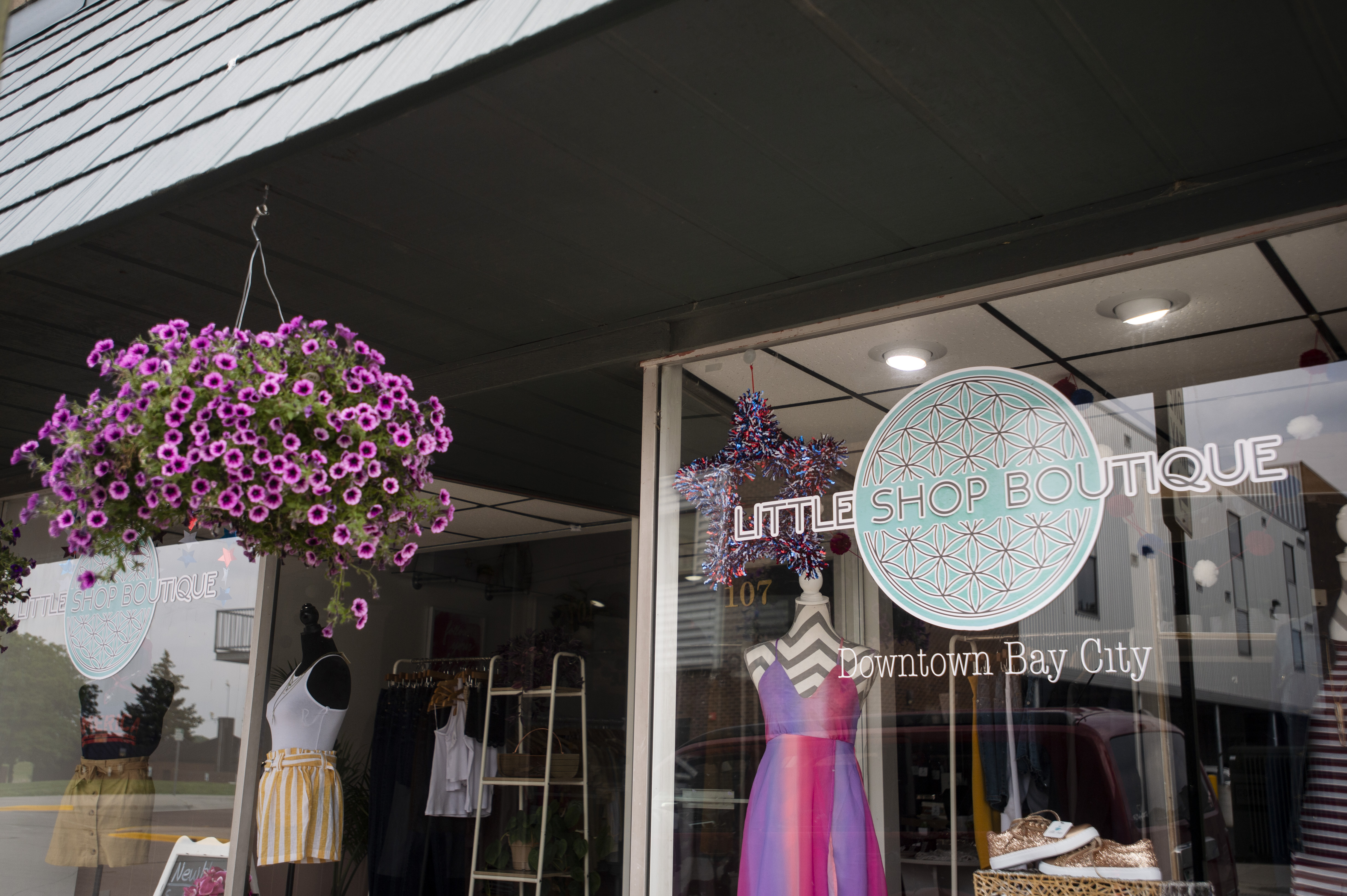 Bay City's Sempliner's Bridal Salon suddenly closes its doors - mlive.com