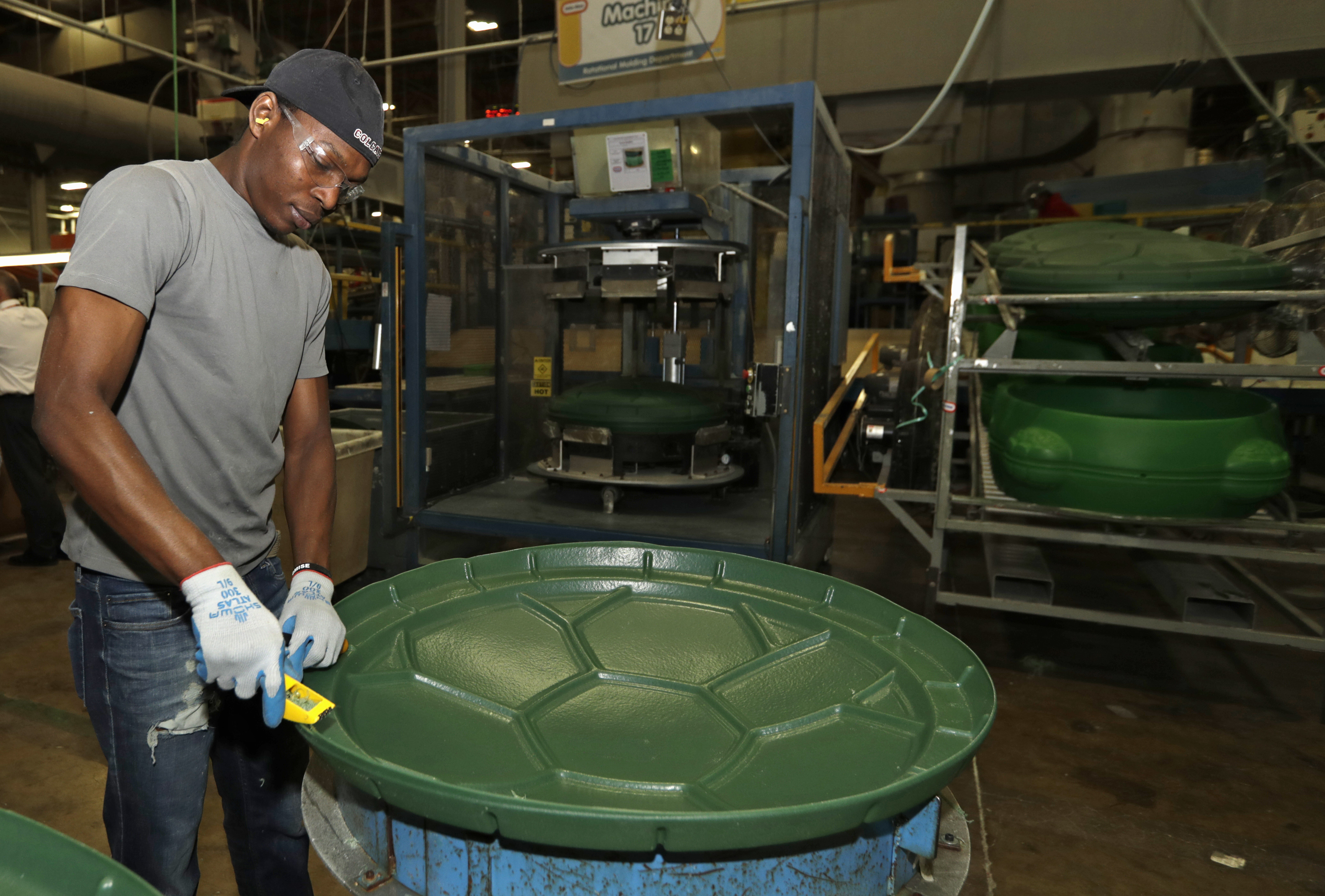 little tikes turtle sandbox capacity