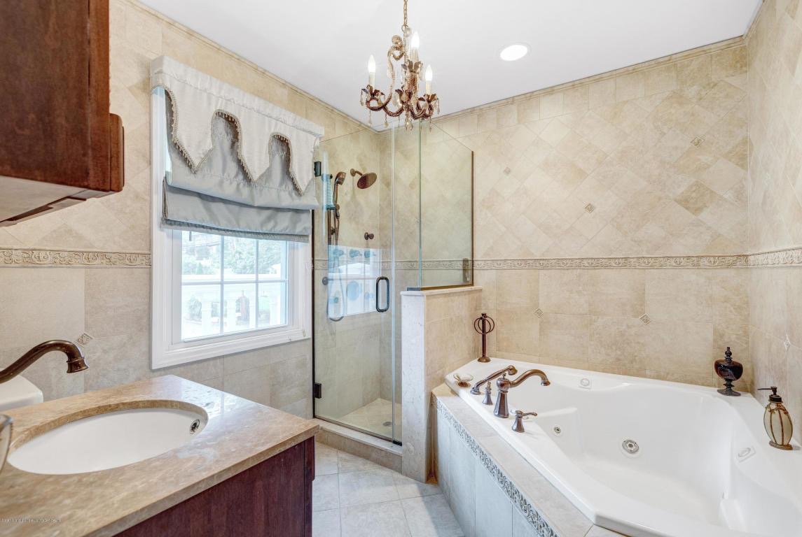 Staten Island Home of the Week Colonial, Todt Hill, 1.5M