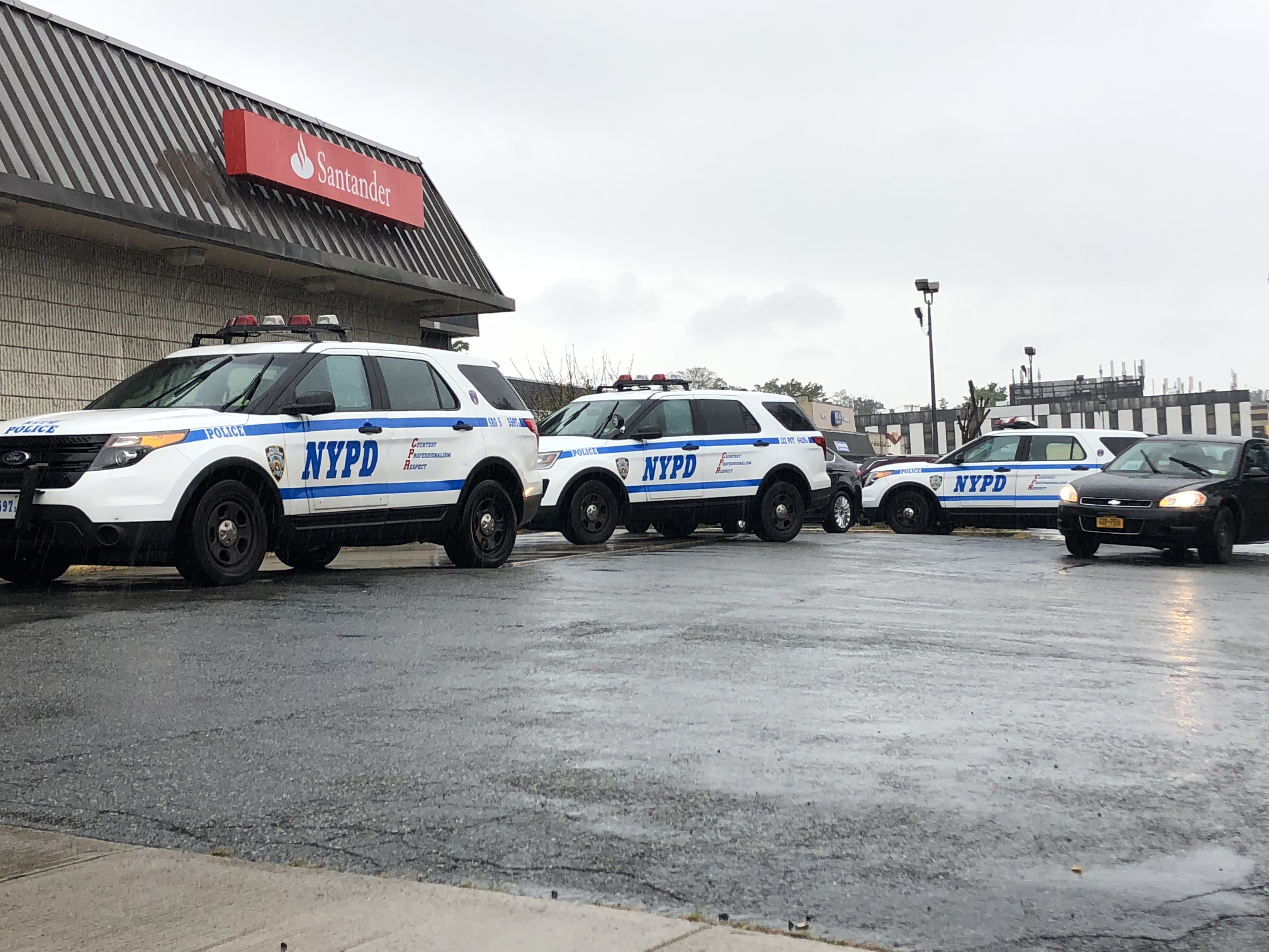 NYPD responds to several Staten Island banks amid robbery reports