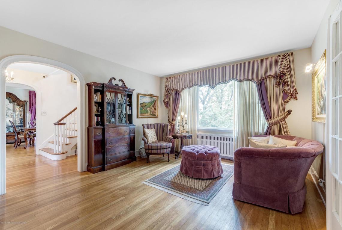 Staten Island Home of the Week Colonial, Todt Hill, 1.5M