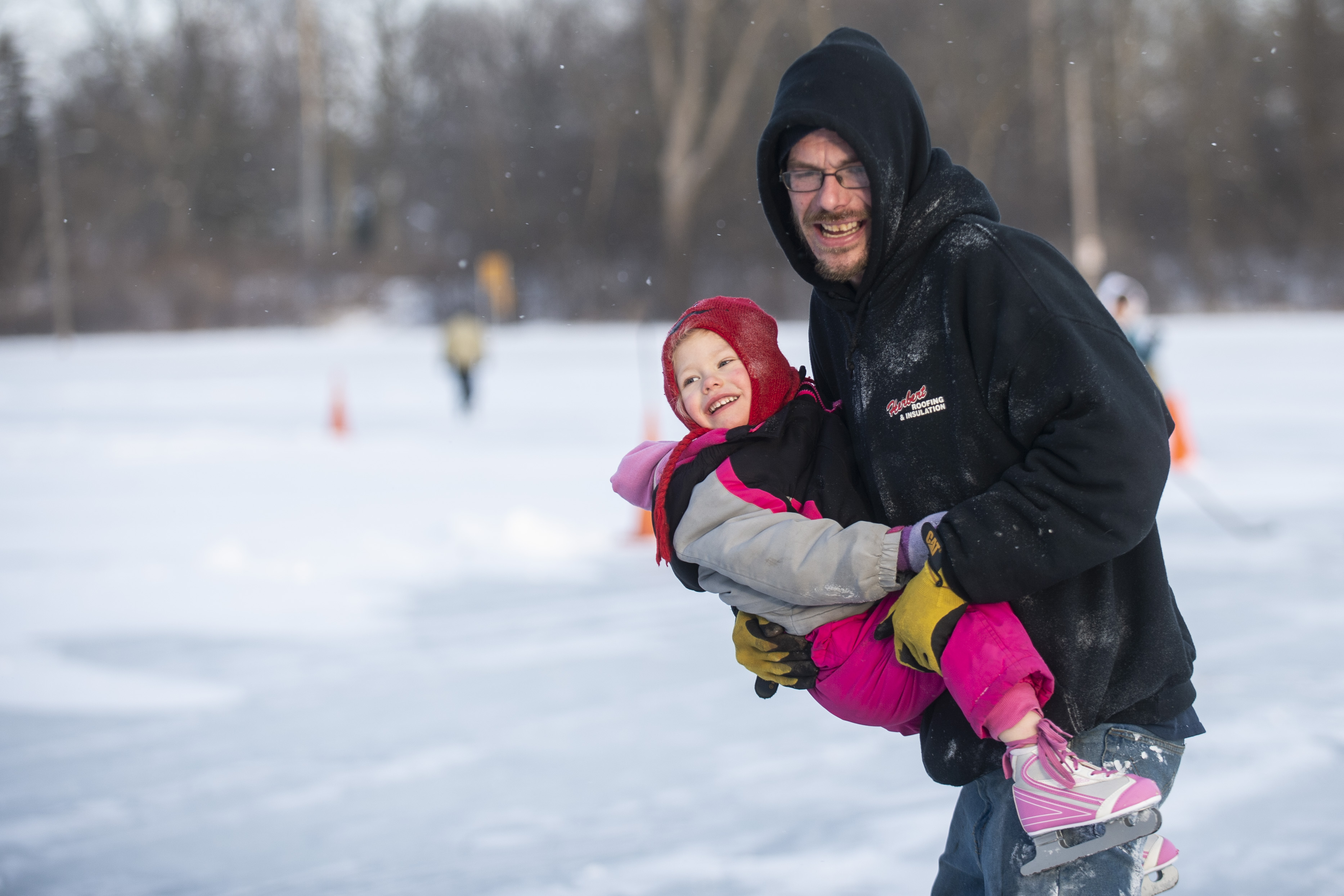 Saginaw community members enjoy Night Skate event at Hoyt Park despite ...