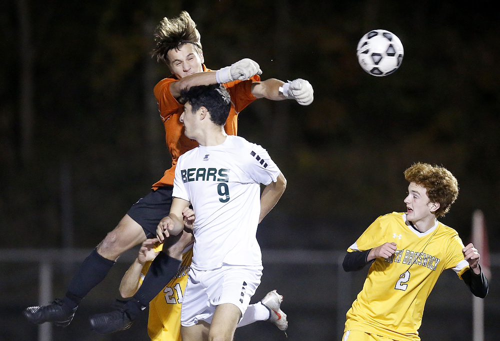 East Brunswick beats South Brunswick for boys soccer GMC title on ...