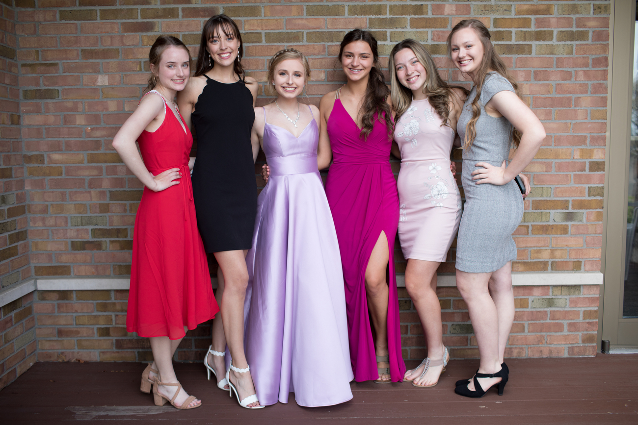 Clio High School enjoys "a night in Paris" at their 2019 prom