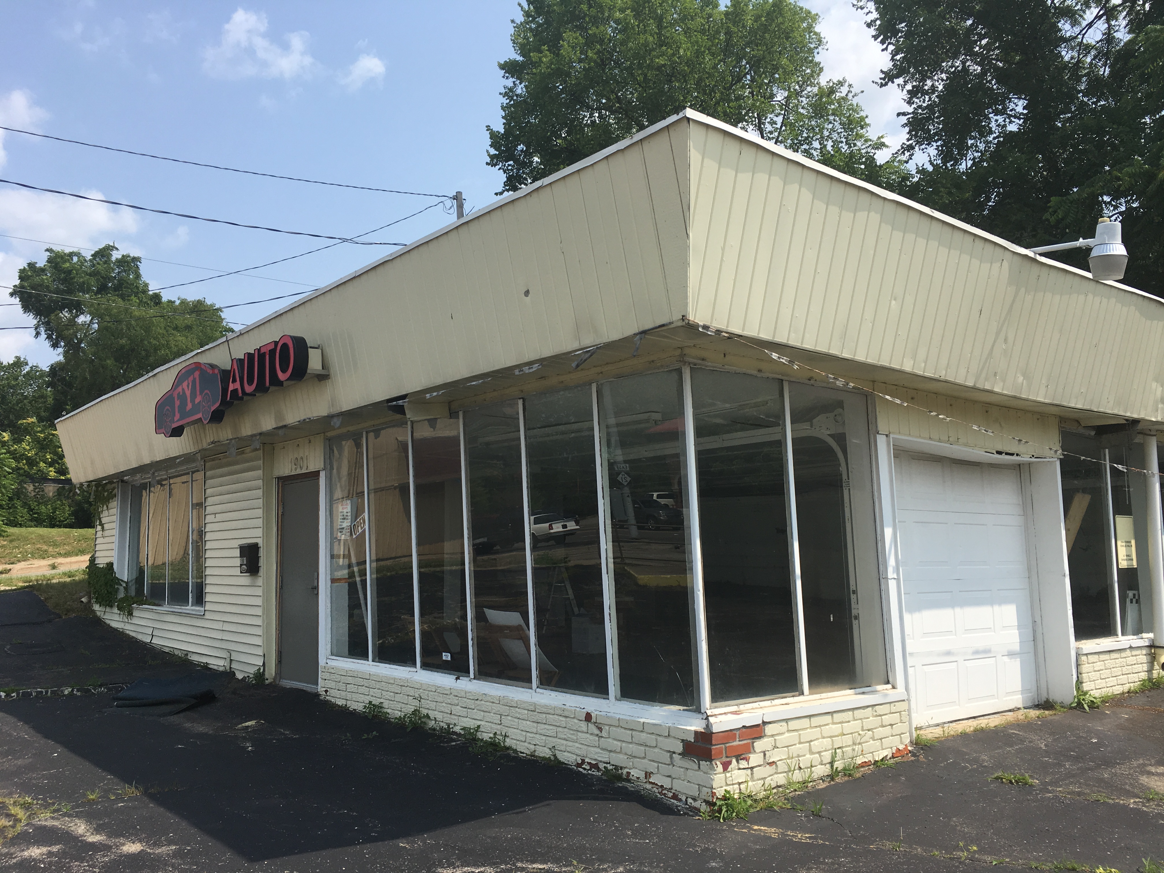 State suspends Flint auto dealer’s business license